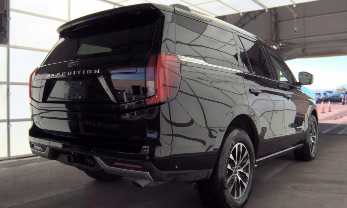 Certified 2025 Ford Expedition Platinum AWD/4WD image 9