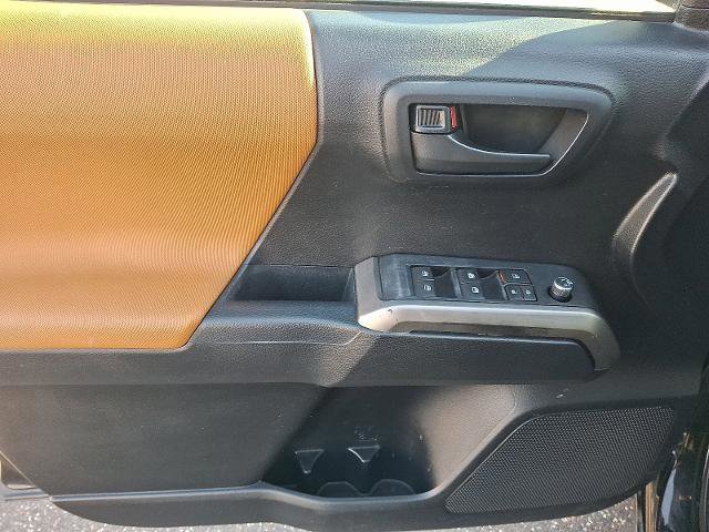 Used 2017 Toyota Tacoma SR5 image 12