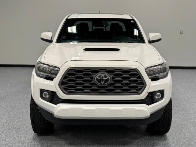 Used 2020 Toyota Tacoma TRD Sport w/ TRD Premium Sport Package AWD/4WD image 4