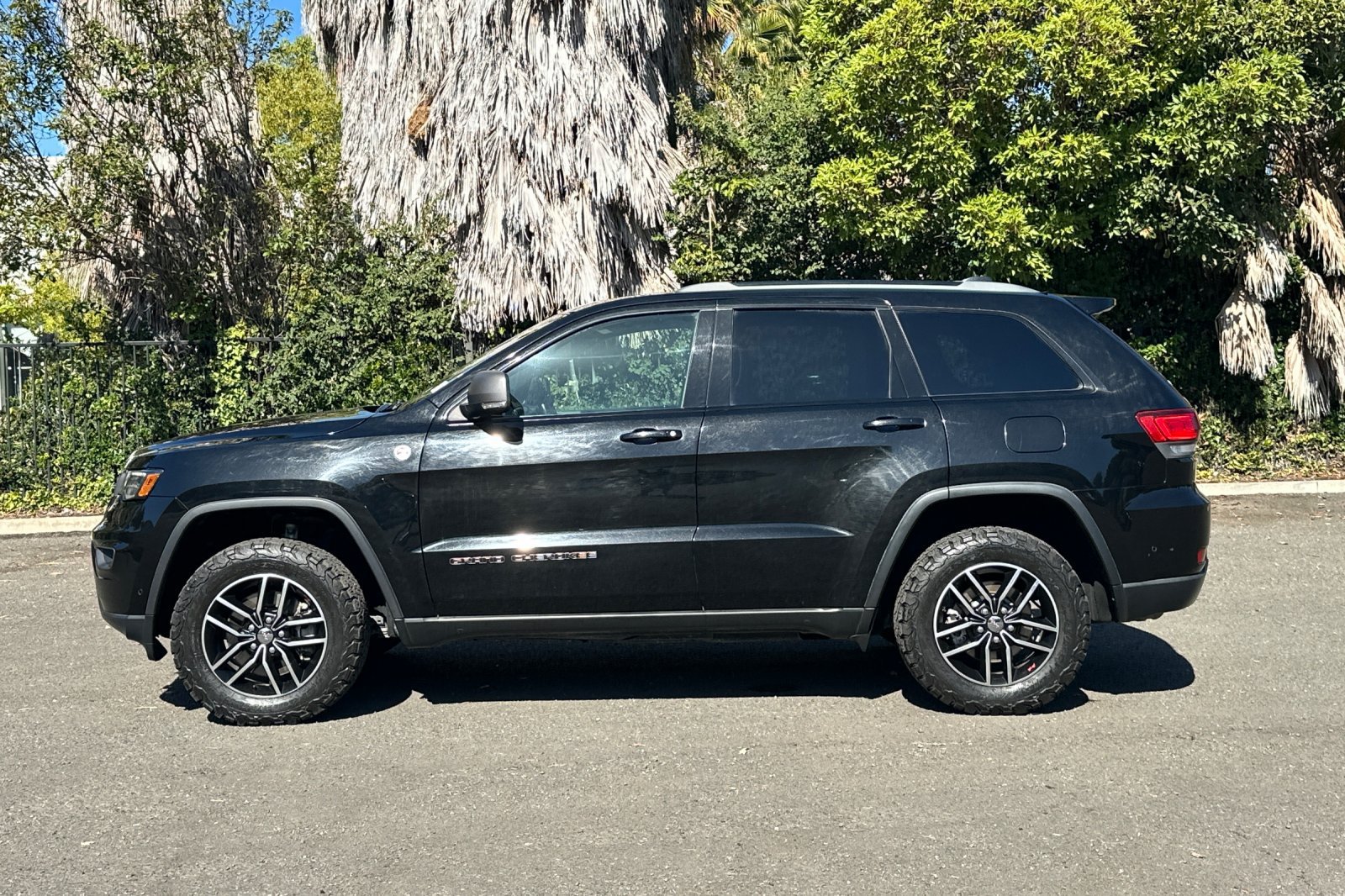 Used 2018 Jeep Grand Cherokee Trailhawk w/ Trailhawk Luxury Group AWD/4WD image 7