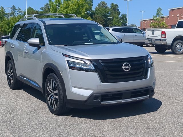 Used 2024 Nissan Pathfinder Platinum AWD/4WD image 1