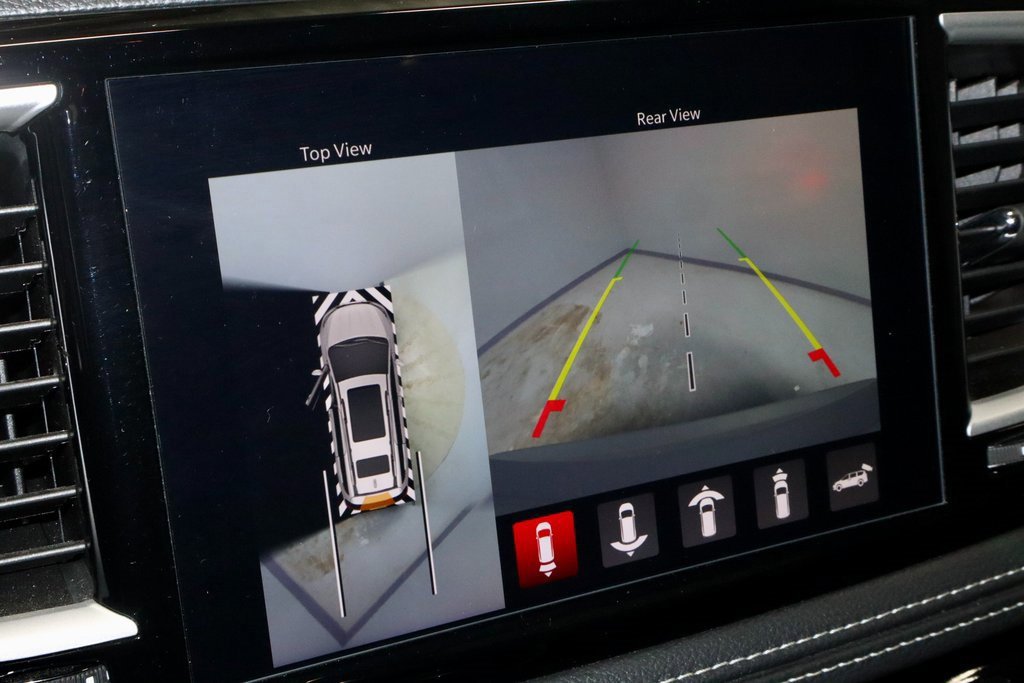 Used 2024 Chrysler Pacifica Touring-L image 9