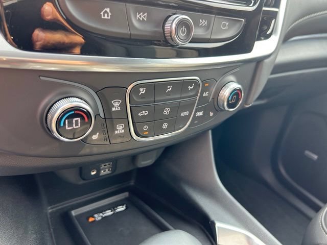 Used 2023 Chevrolet Traverse LT w/ LT Premium Package AWD/4WD image 15