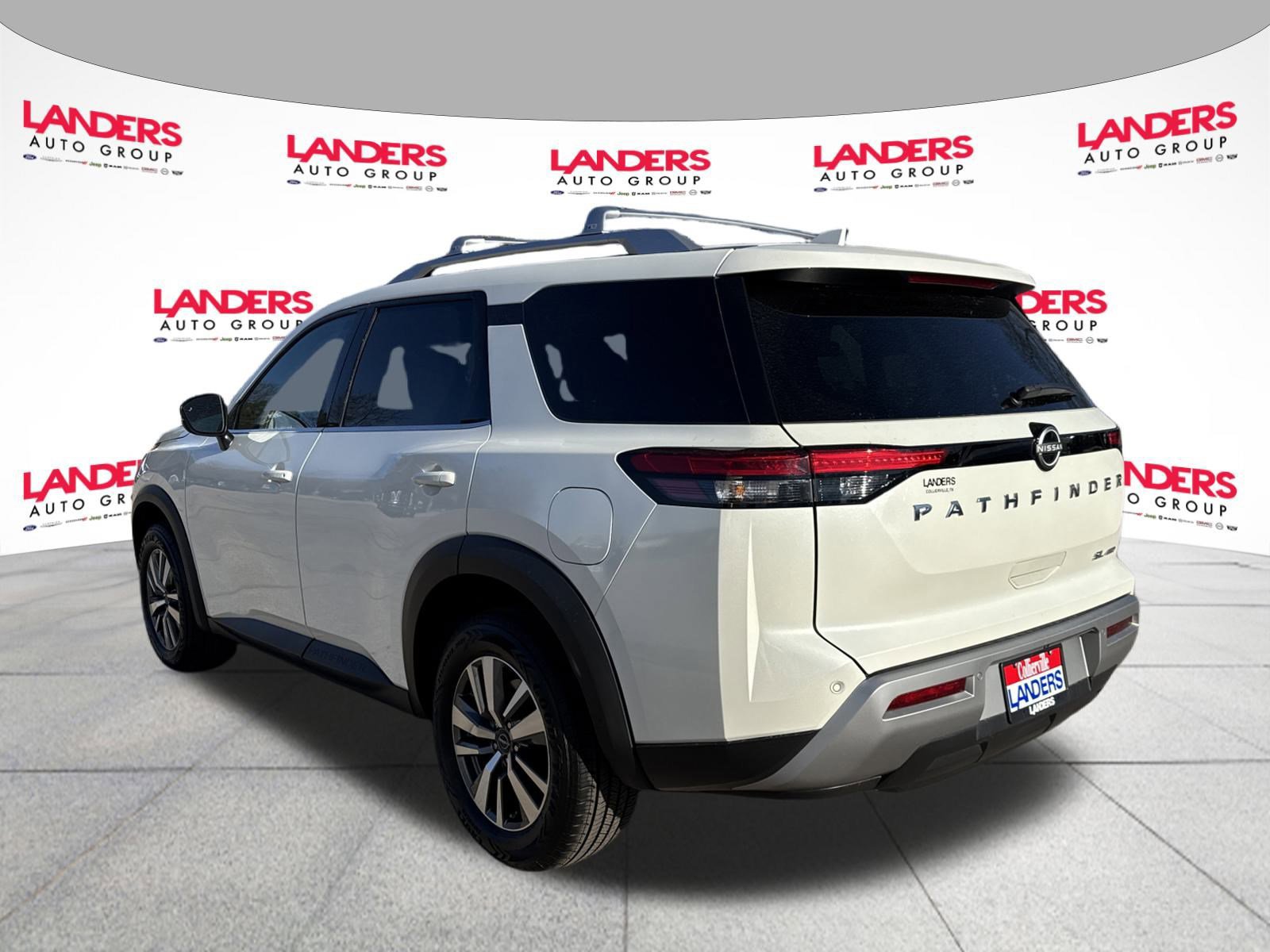 Used 2023 Nissan Pathfinder SL image 3