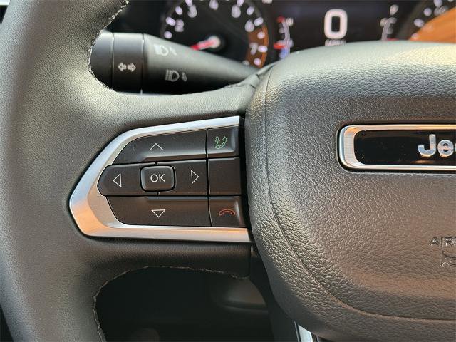 Used 2025 Jeep Compass Latitude image 21