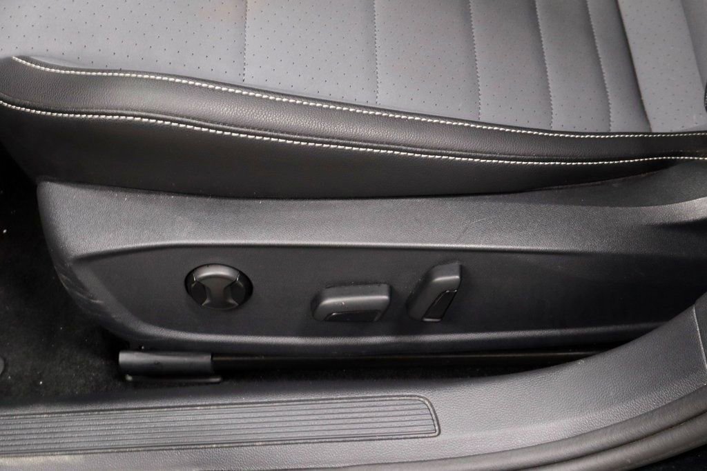 Used 2025 Volkswagen Jetta SE image 27