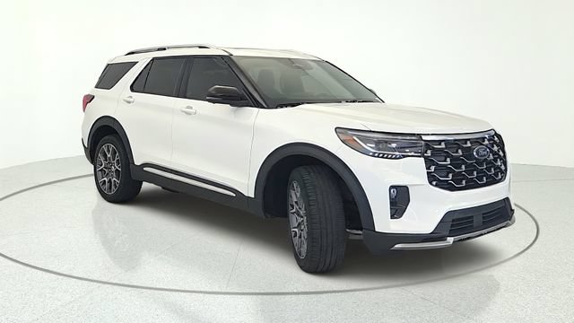 Certified 2025 Ford Explorer Platinum w/ Ultimate Package AWD/4WD image 8