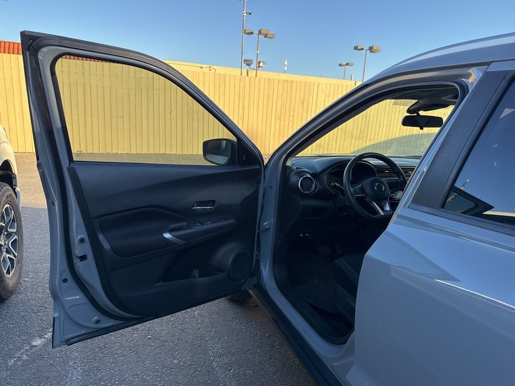 Used 2021 Nissan Kicks SV image 7