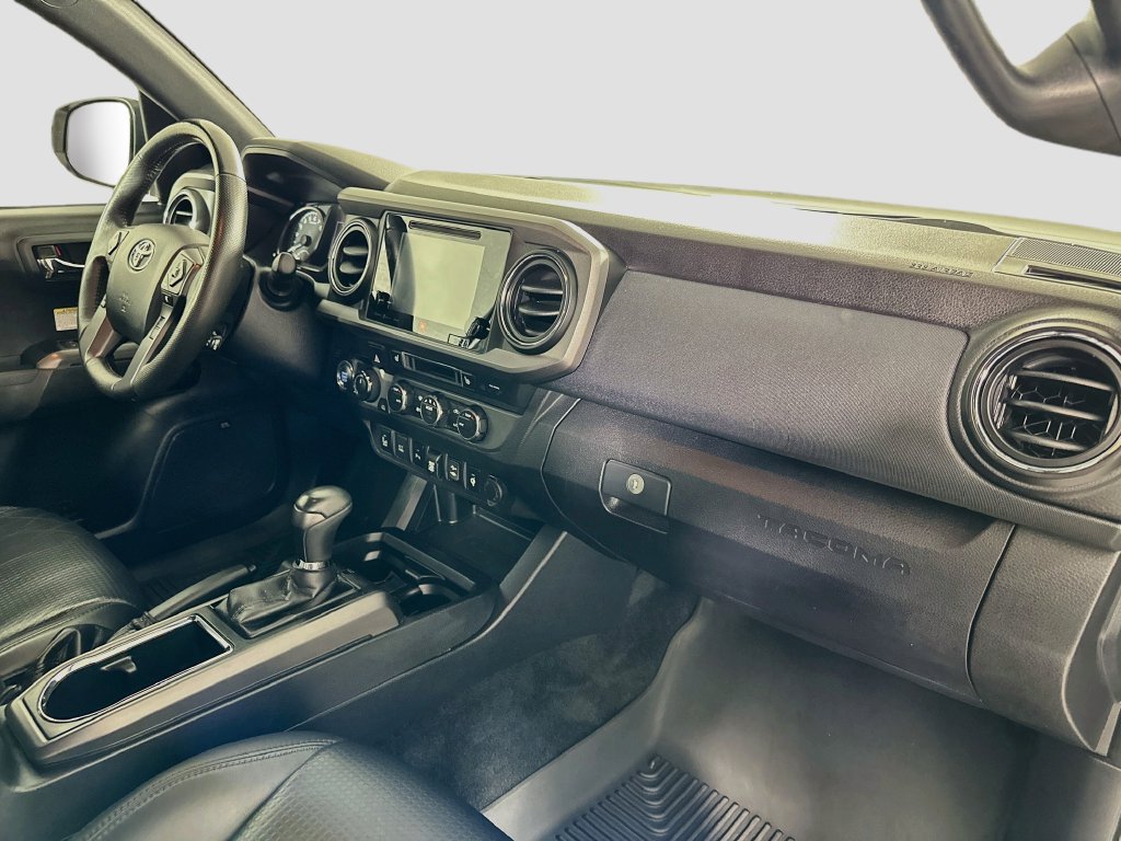Used 2019 Toyota Tacoma TRD Off-Road AWD/4WD image 31