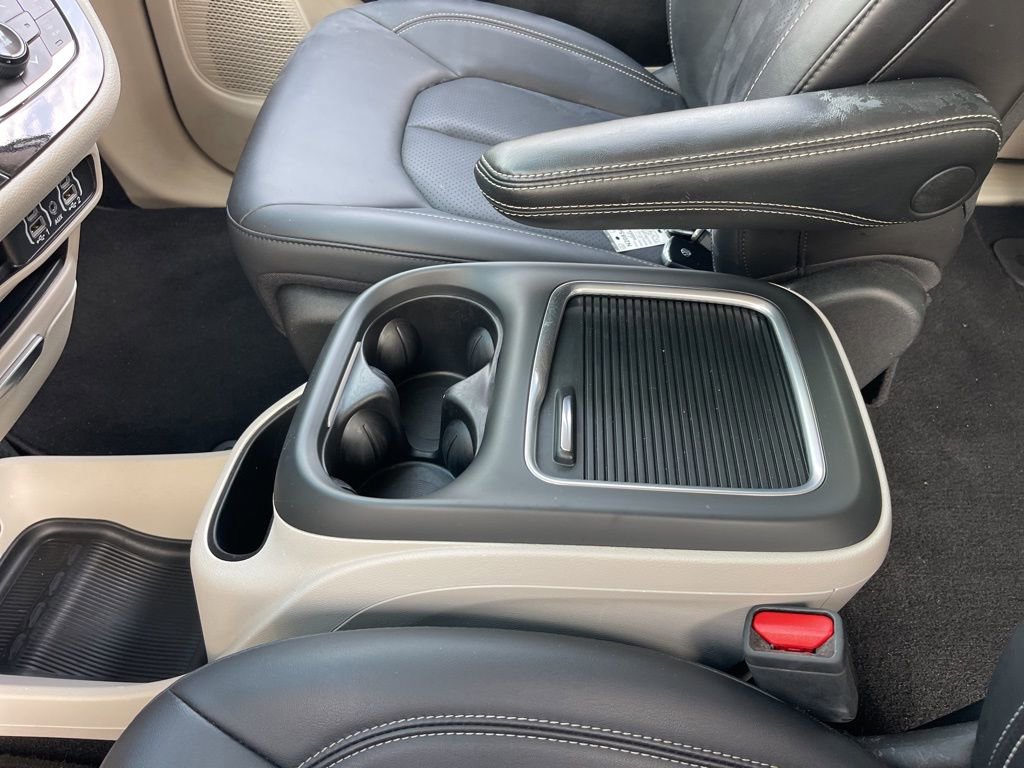 Used 2024 Chrysler Pacifica Select image 13