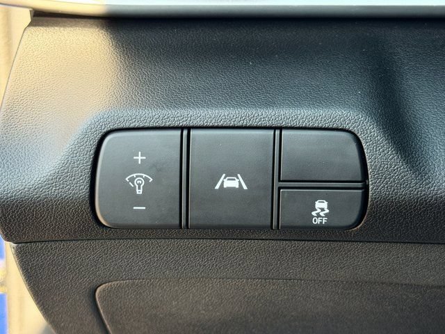 Used 2022 Hyundai Elantra SEL FWD image 31