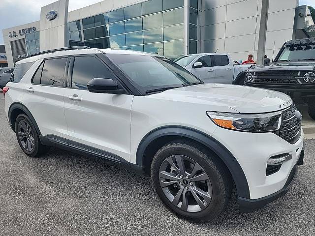 Certified 2024 Ford Explorer XLT w/ Equipment Group 202A RWD image 1