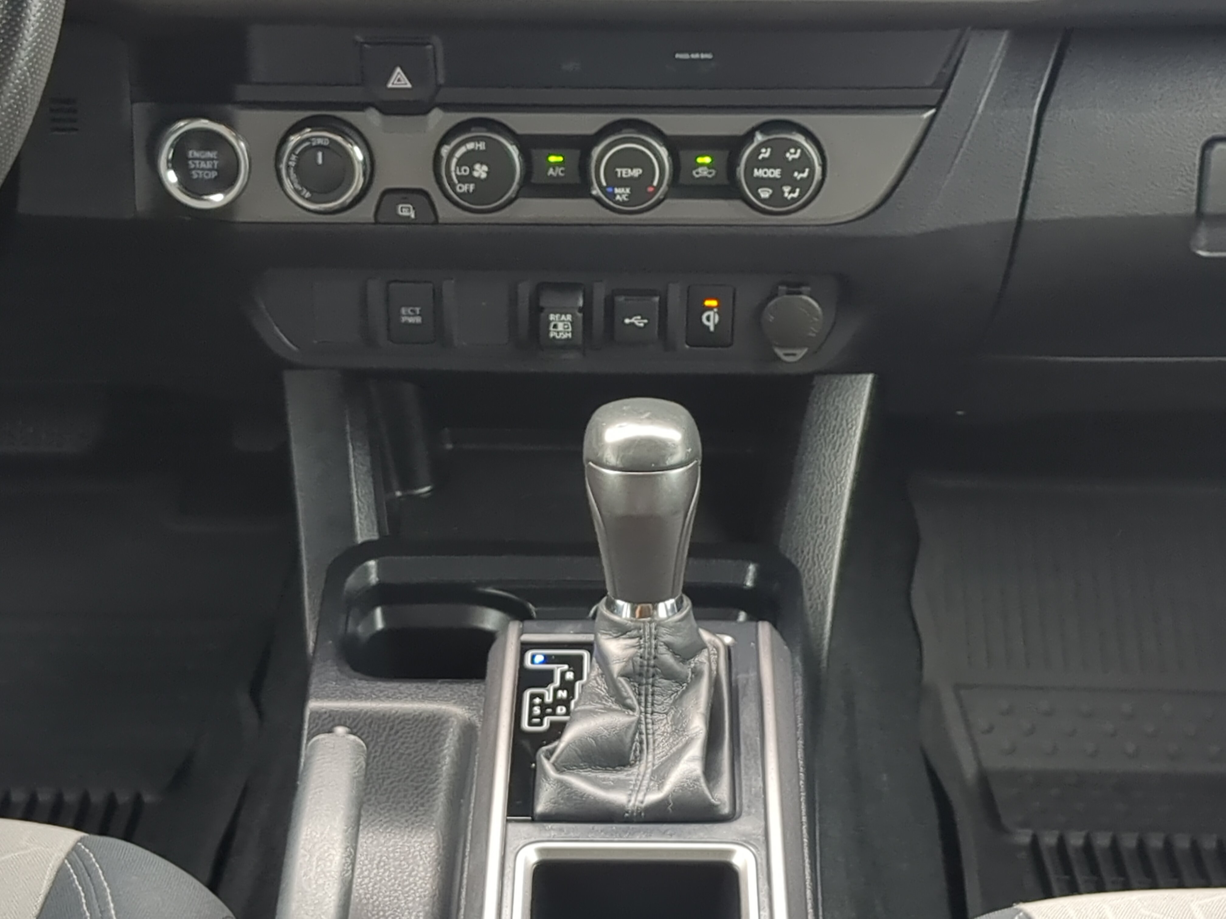 Used 2020 Toyota Tacoma TRD Off-Road AWD/4WD image 17