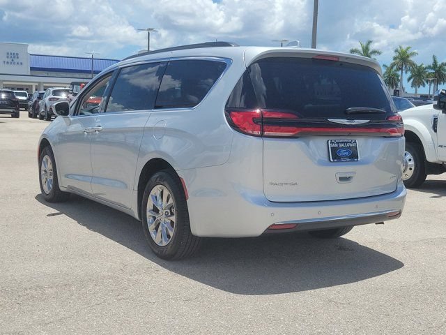 Used 2022 Chrysler Pacifica Touring-L AWD/4WD image 4