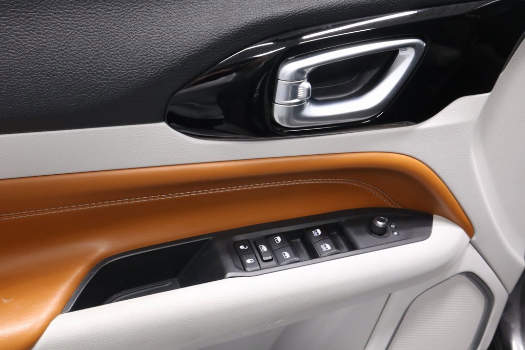 Used 2023 Jeep Compass Limited image 21