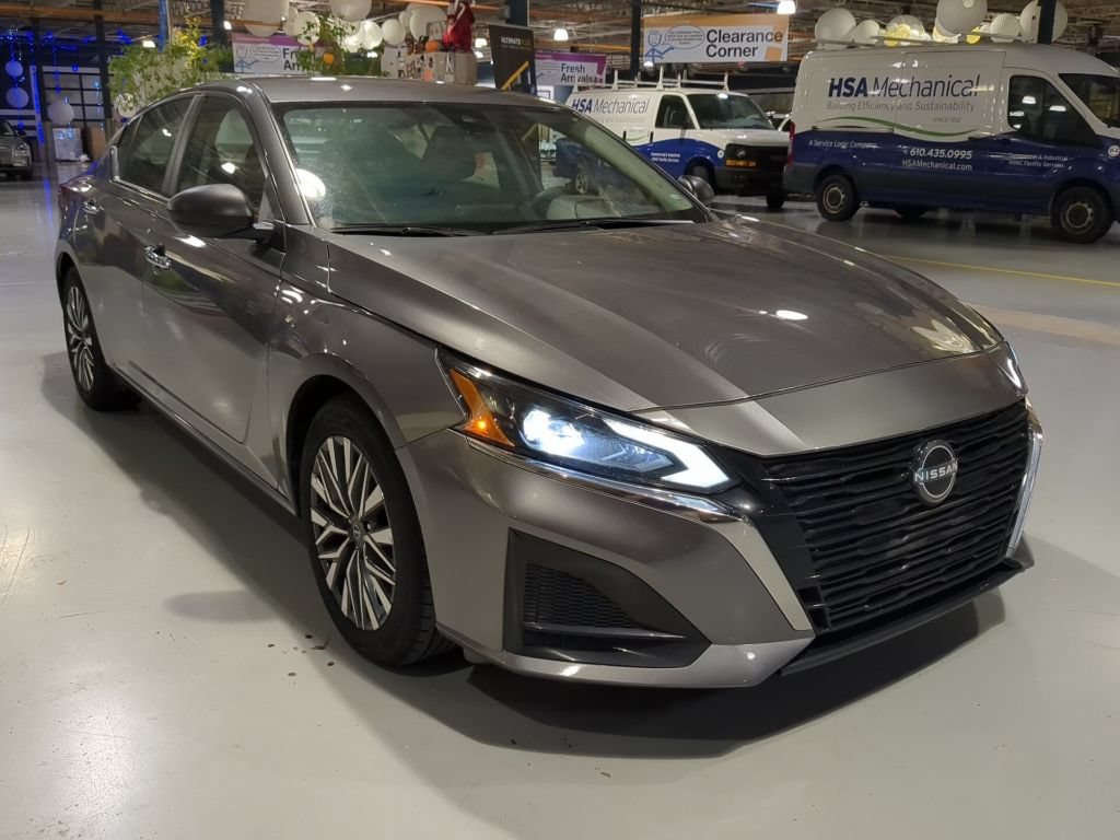 Used 2024 Nissan Altima 2.5 SV FWD image 5