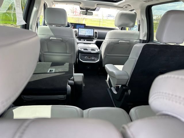 Certified 2025 Ford Expedition Active AWD/4WD image 13