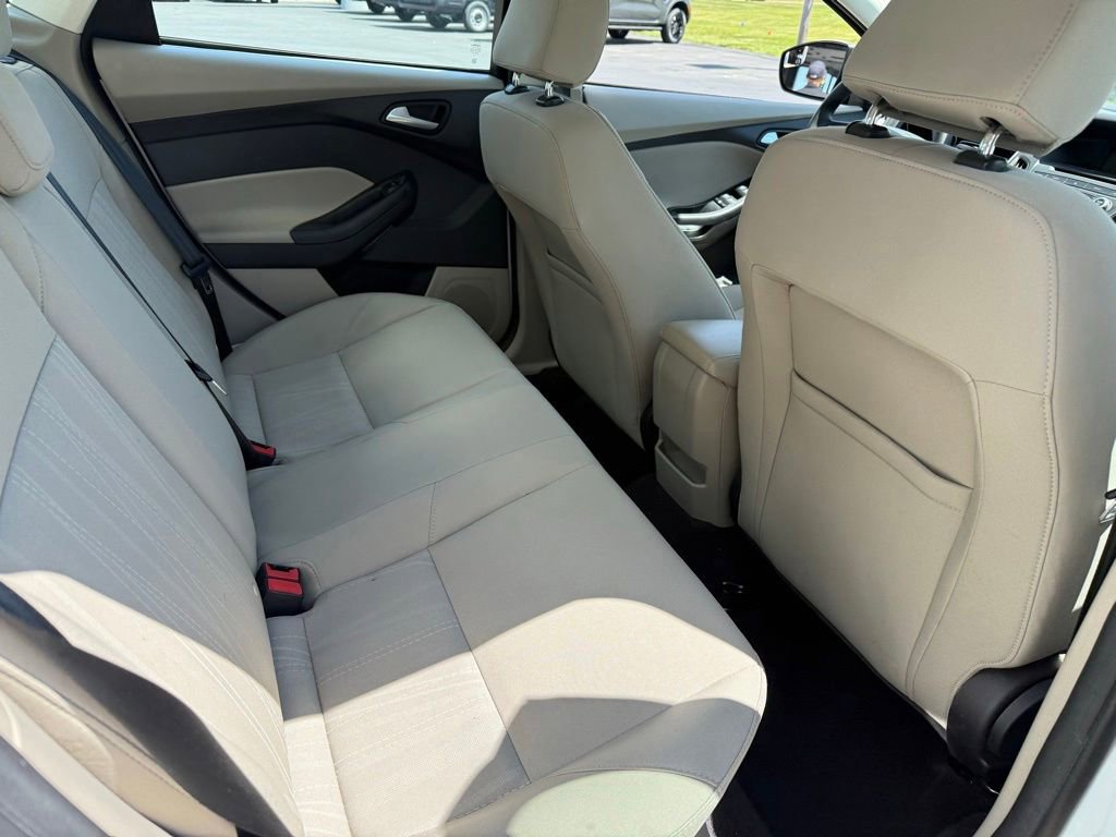 Certified 2017 Ford Focus SE FWD image 14