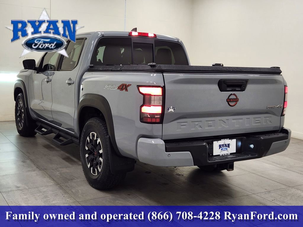 Used 2022 Nissan Frontier PRO-4X image 2