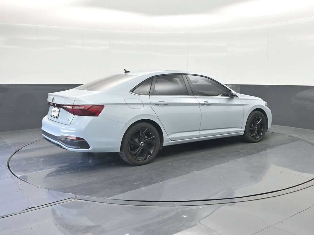 Used 2025 Volkswagen Jetta SE w/ Sunroof Package FWD image 15