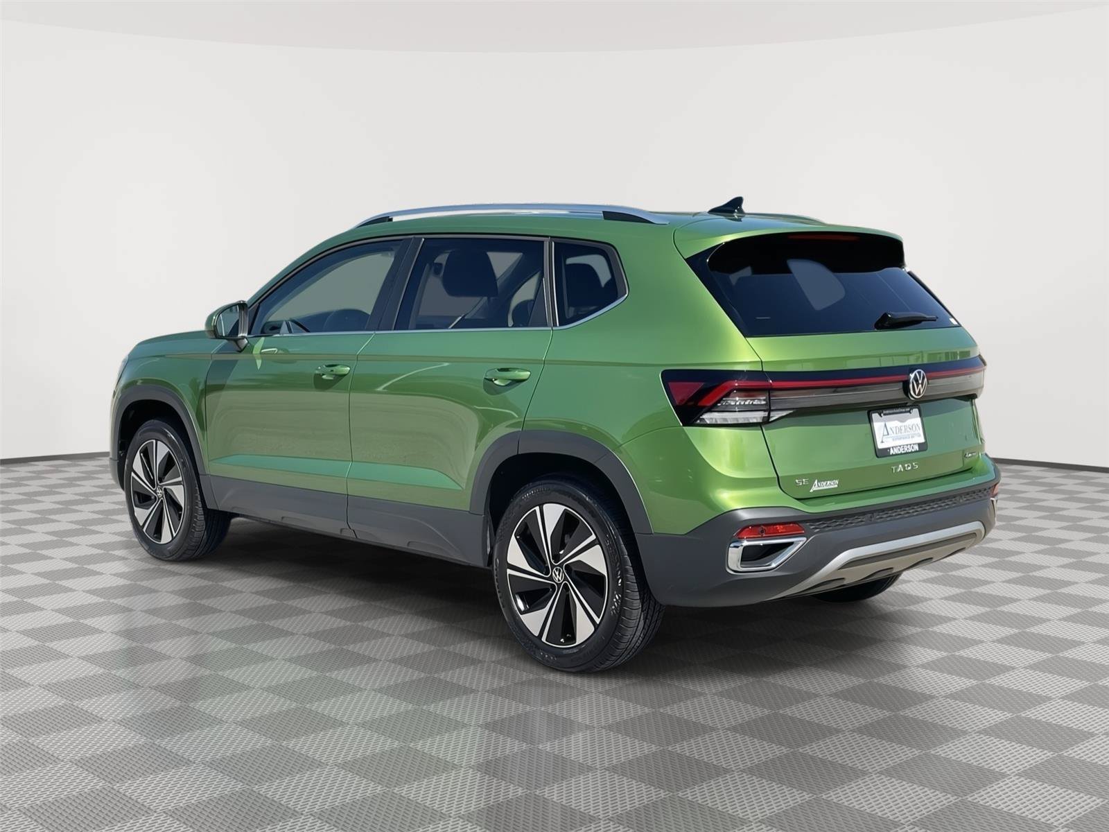 Used 2025 Volkswagen Taos SE AWD/4WD image 9