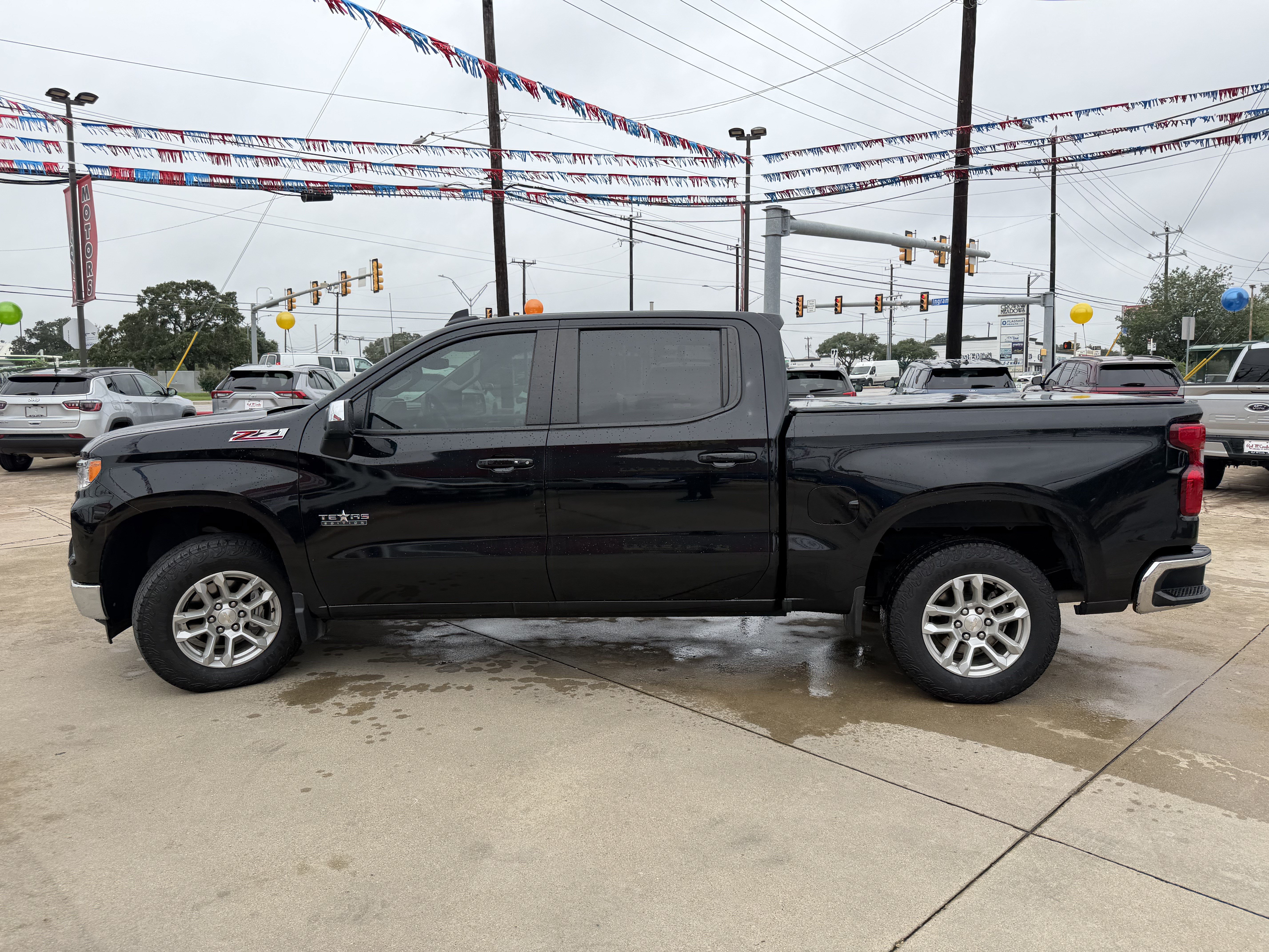 Used 2024 Chevrolet Silverado 1500 LT w/ Z71 Off-Road Package AWD/4WD image 12