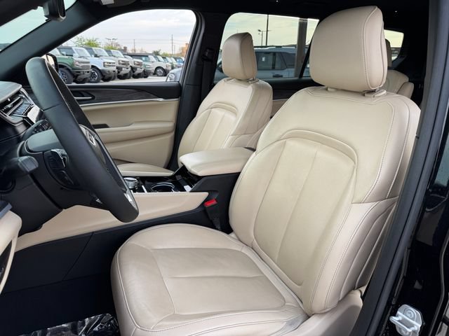 Used 2023 Jeep Grand Cherokee L Limited AWD/4WD image 14