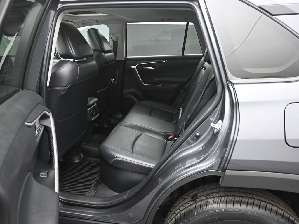 Used 2022 Toyota RAV4 XLE Premium image 46