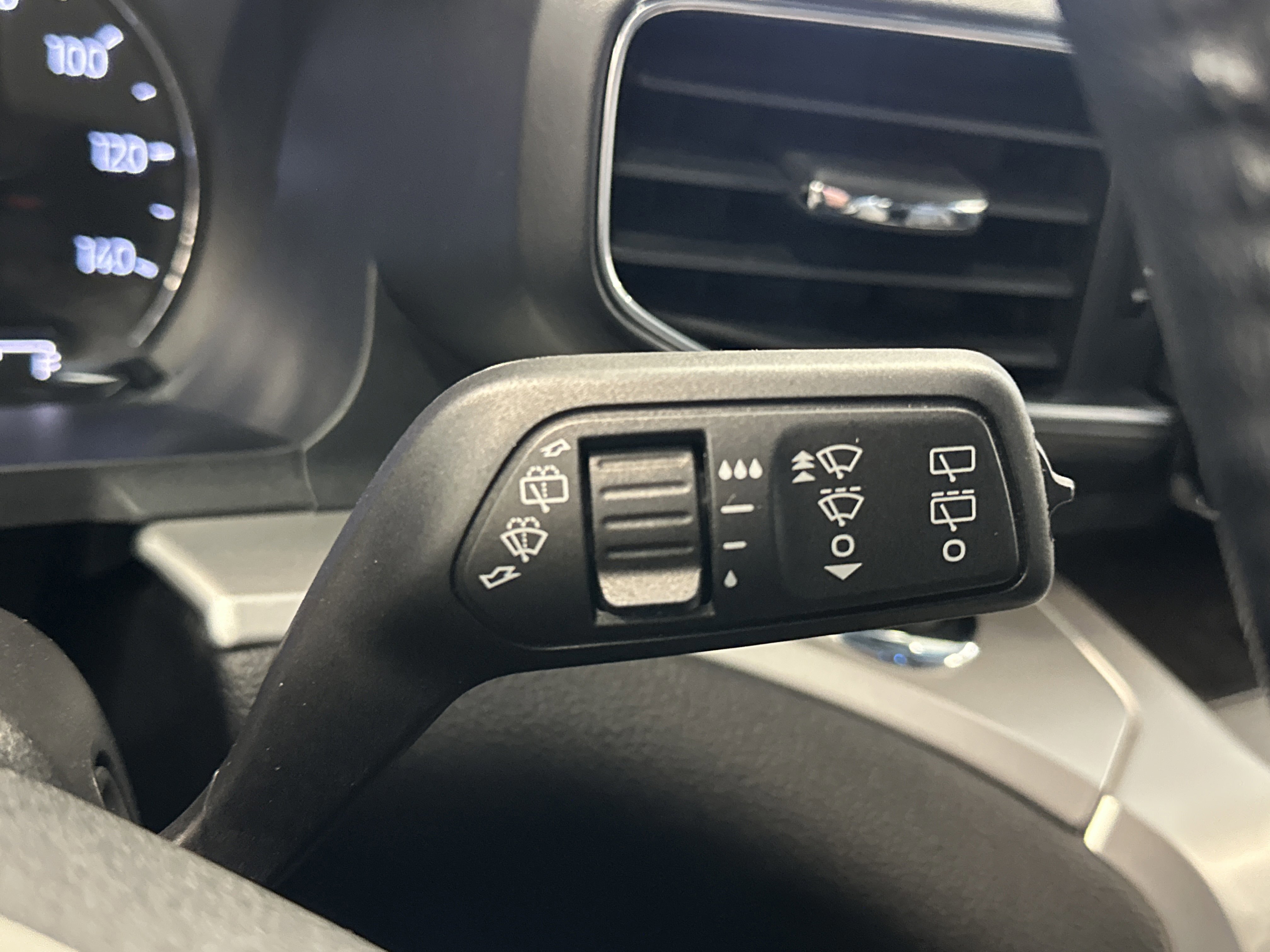 Certified 2022 Ford Explorer XLT w/ Equipment Group 202A image 38