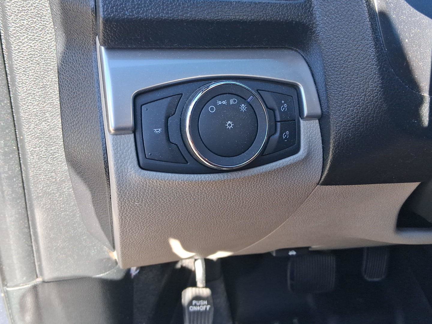 Certified 2019 Ford Explorer FWD image 21