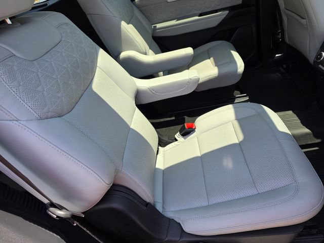 Certified 2025 Ford Explorer Platinum w/ LUX Leather Package AWD/4WD image 15