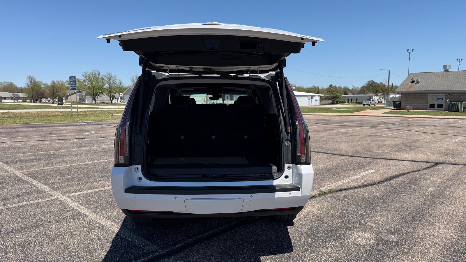 Used 2019 Cadillac Escalade ESV Luxury AWD/4WD image 5