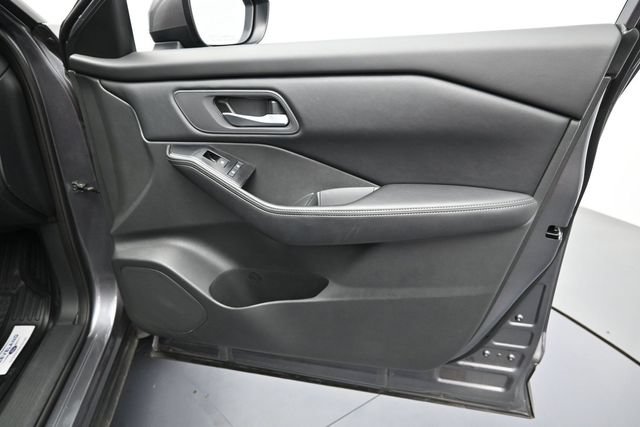 Used 2025 Nissan Rogue SV FWD image 30