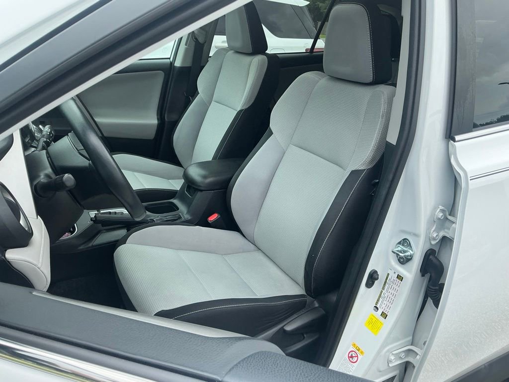 Used 2017 Toyota RAV4 XLE FWD image 32