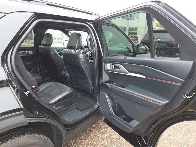 Certified 2025 Ford Explorer ST image 41