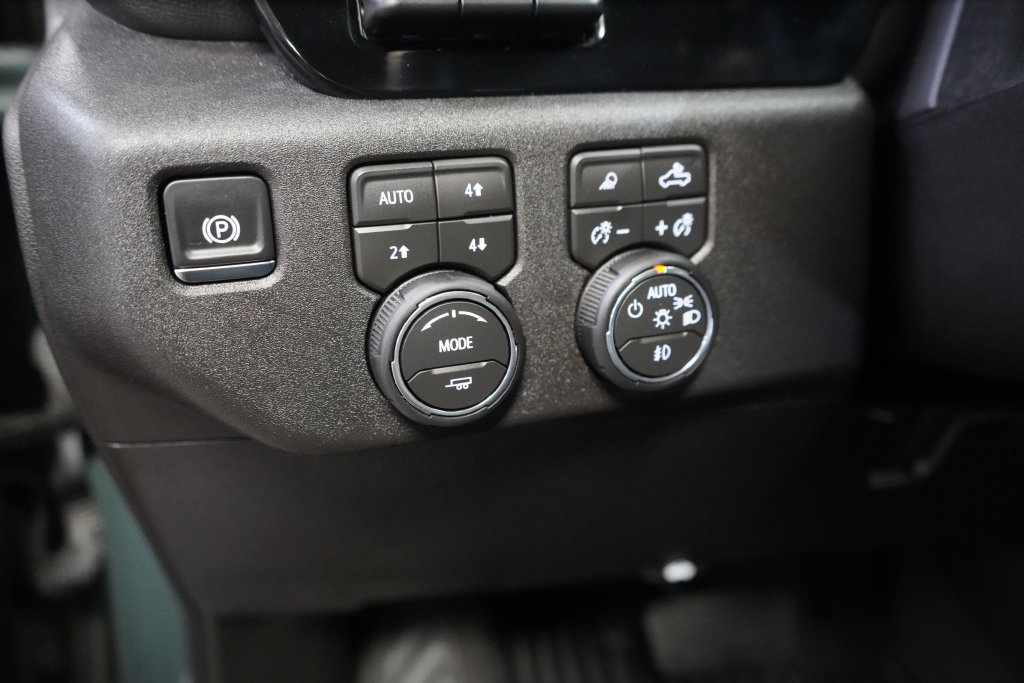 Used 2026 Chevrolet Silverado 2500 LTZ w/ LTZ Premium Package AWD/4WD image 40