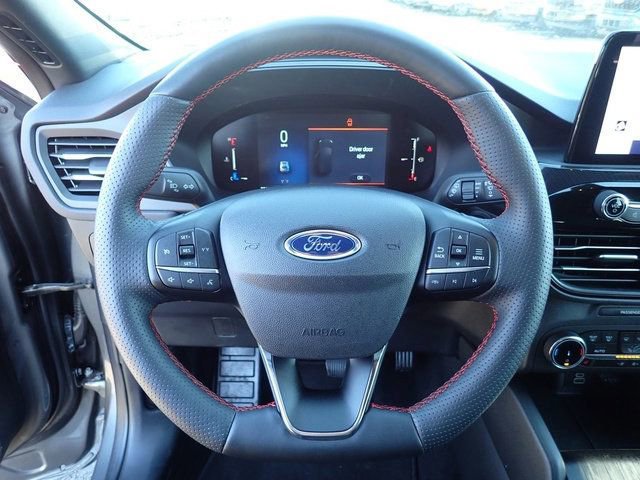 Certified 2025 Ford Escape ST-Line Select AWD/4WD image 23