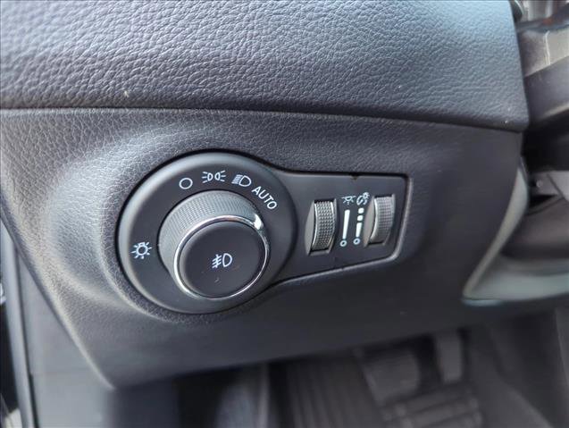 Used 2021 Jeep Compass Latitude FWD image 28