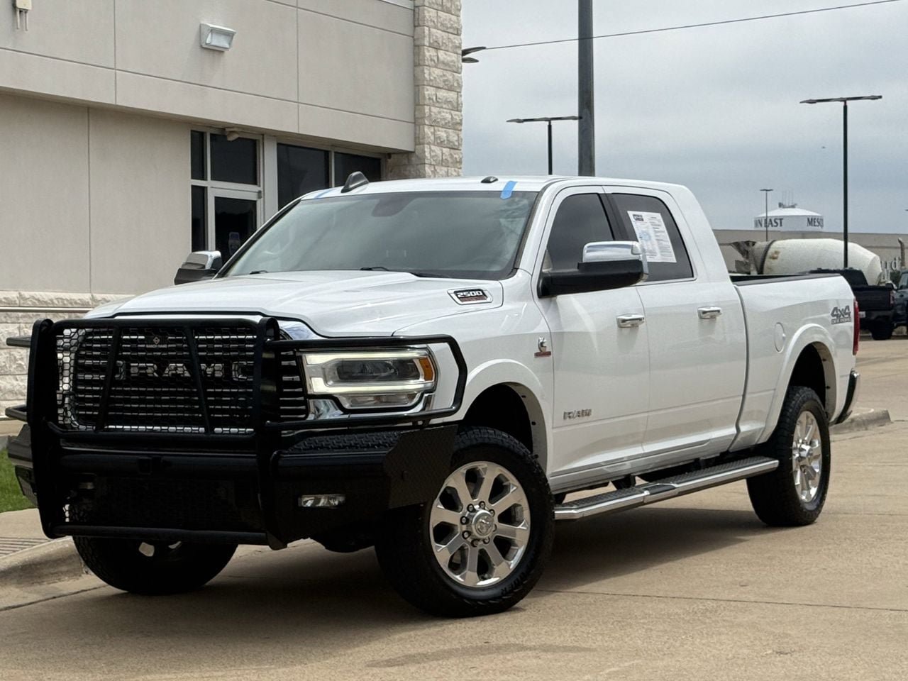 Used 2022 RAM 2500 Laramie AWD/4WD image 2