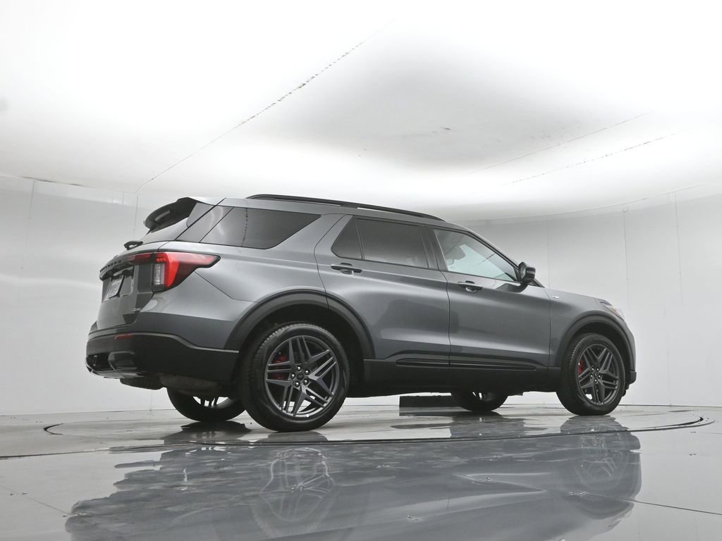 Certified 2025 Ford Explorer ST-Line w/ ST-Line Street Pack AWD/4WD image 50