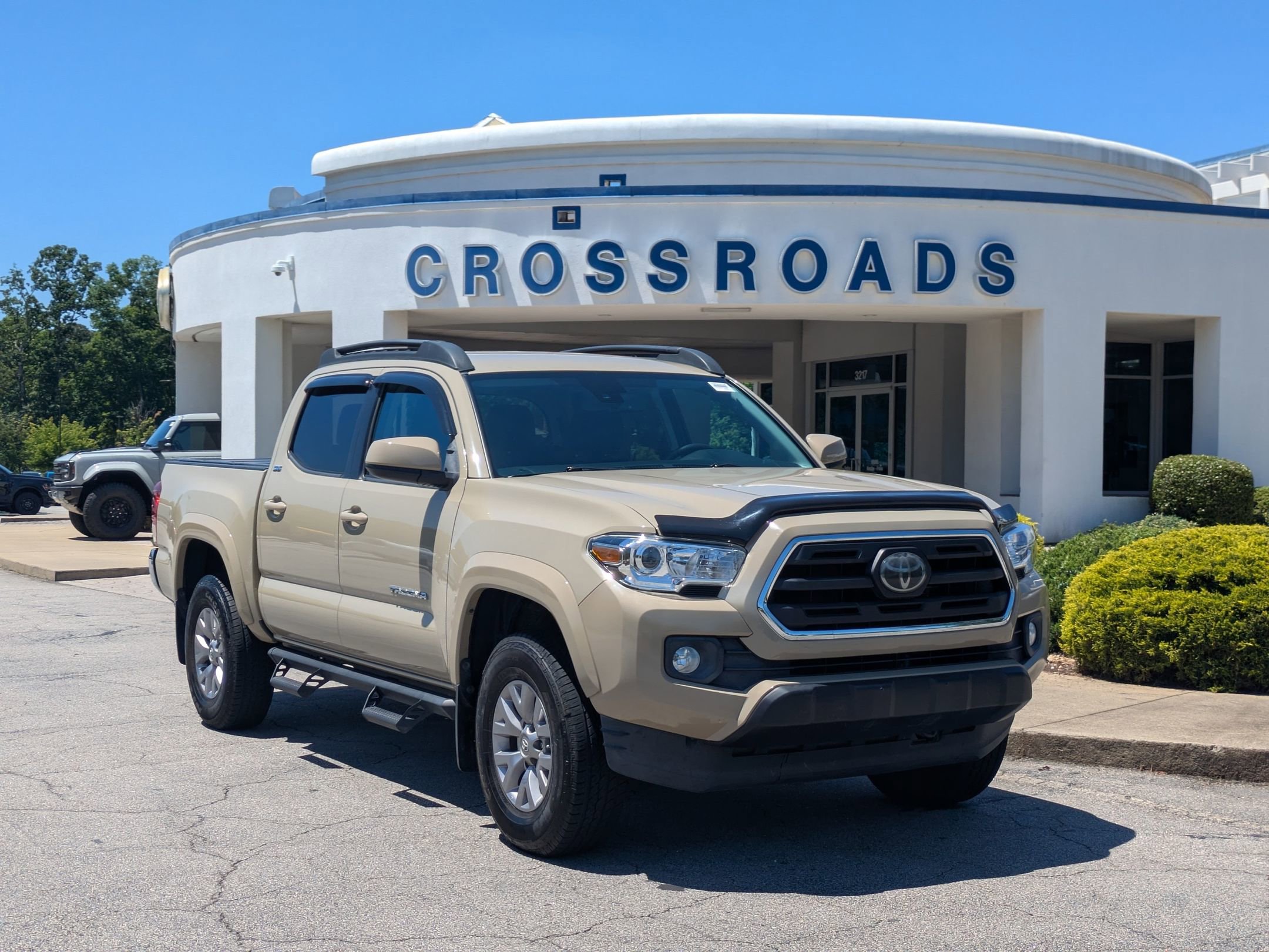 Used 2019 Toyota Tacoma SR5 RWD image 1