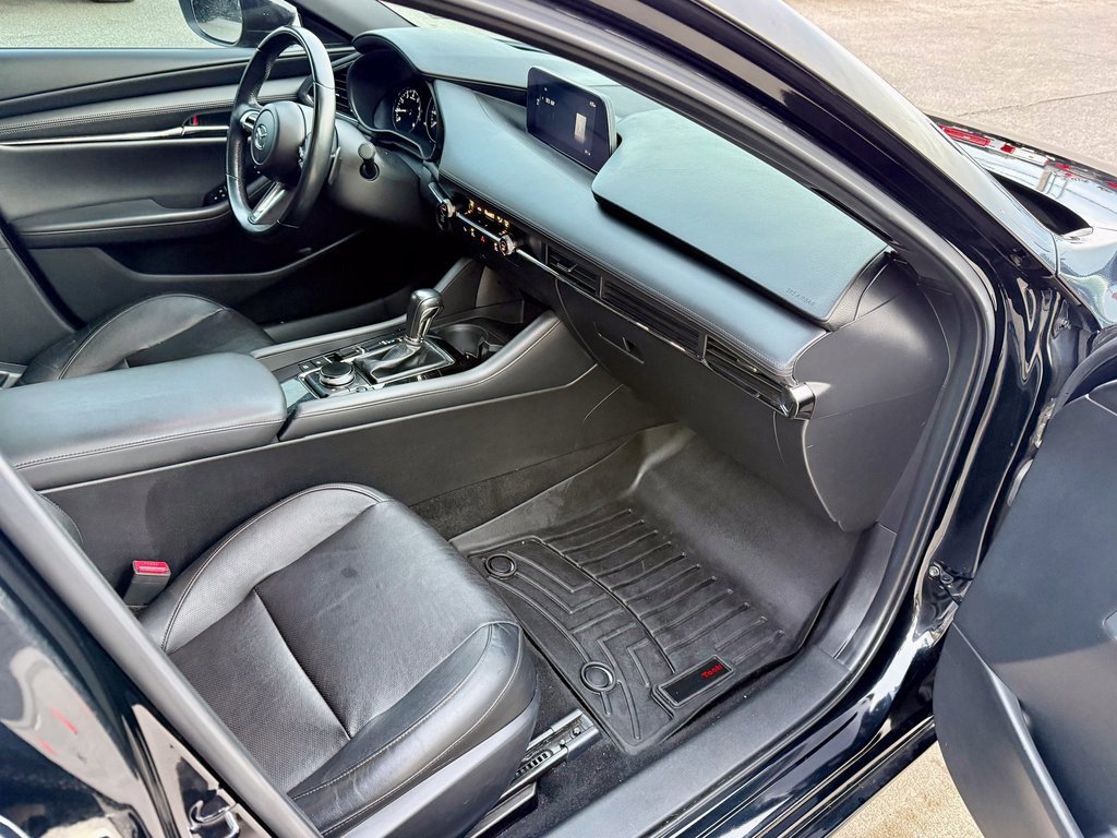 Used 2020 MAZDA MAZDA3 Premium image 47