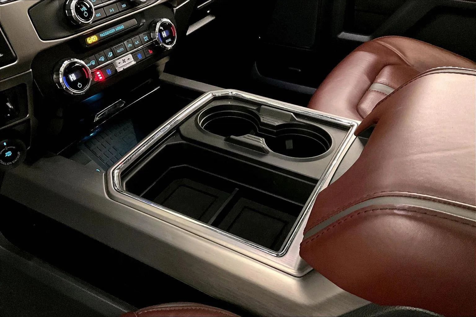 Certified 2022 Ford F450 Platinum w/ FX4 Off-Road Package image 16