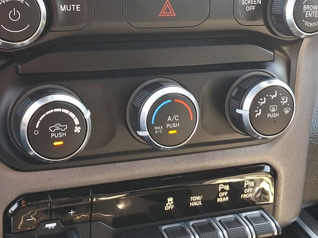 Used 2021 RAM 1500 4x4 Crew Cab image 22