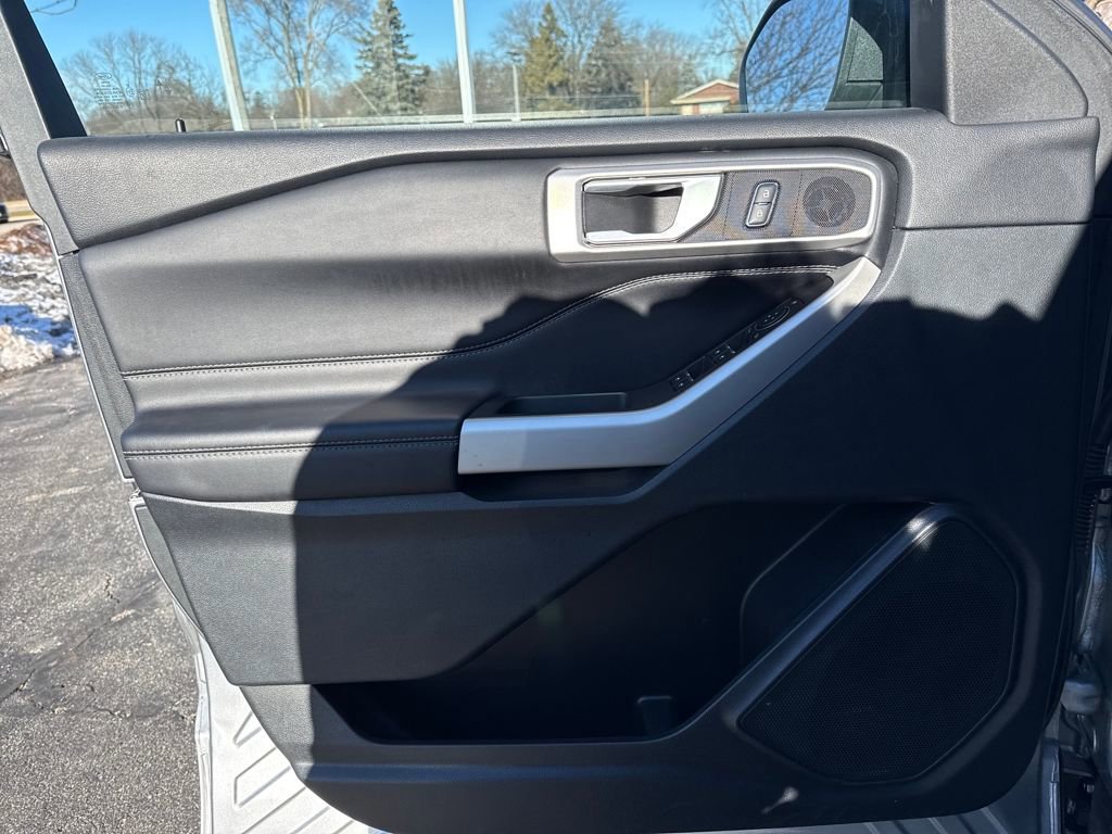 Certified 2023 Ford Explorer XLT w/ Equipment Group 202A image 17