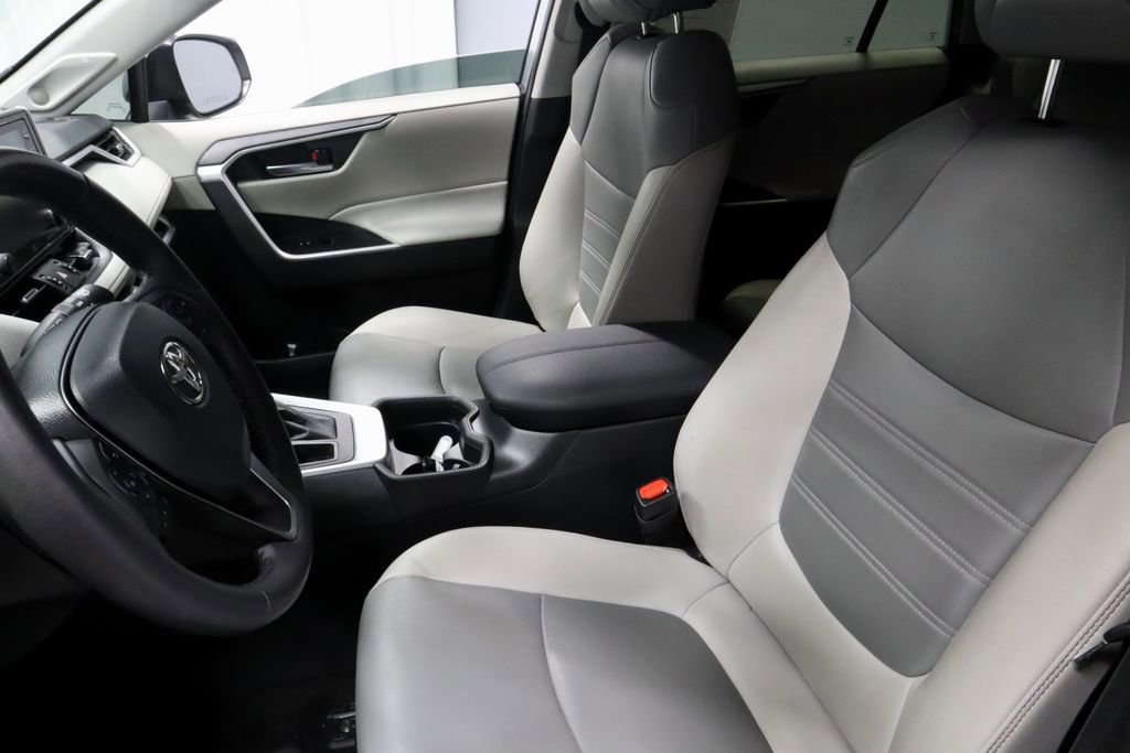 Used 2021 Toyota RAV4 XLE Premium AWD/4WD image 24
