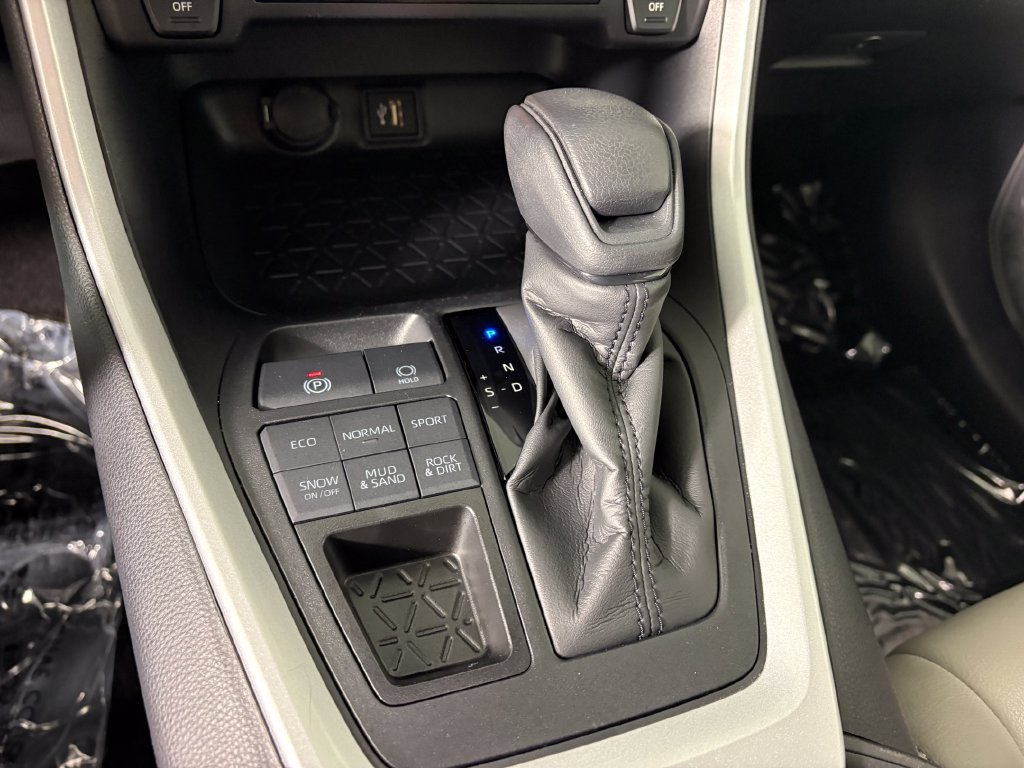 Used 2025 Toyota RAV4 XLE AWD/4WD image 20