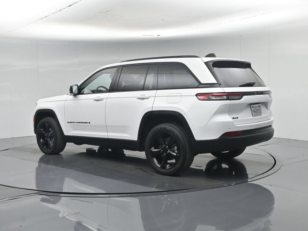 Used 2023 Jeep Grand Cherokee Altitude AWD/4WD image 7