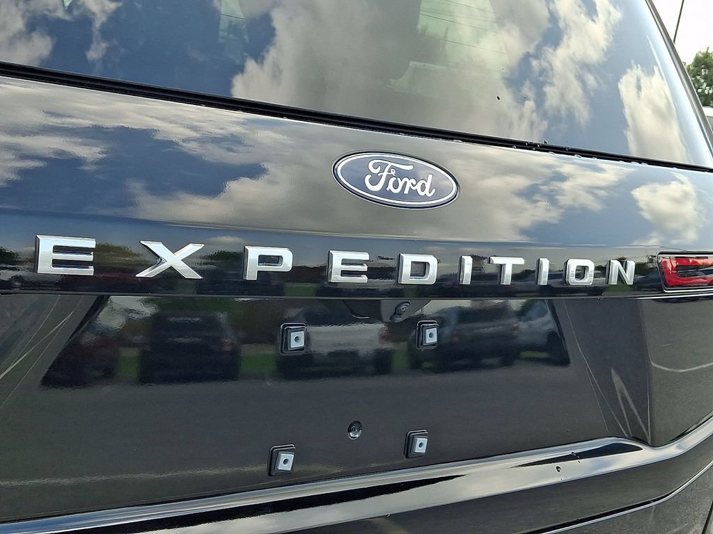 Certified 2025 Ford Expedition Platinum w/ Driver's Package AWD/4WD image 42