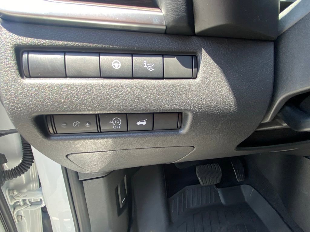 Used 2024 Nissan Rogue Platinum w/ Platinum Premium Package AWD/4WD image 12